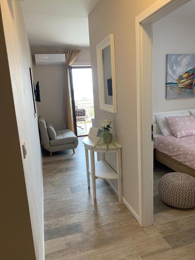 Family Friendly Apartments With A Swimming Pool Povljana, Pag - 244 外观 照片