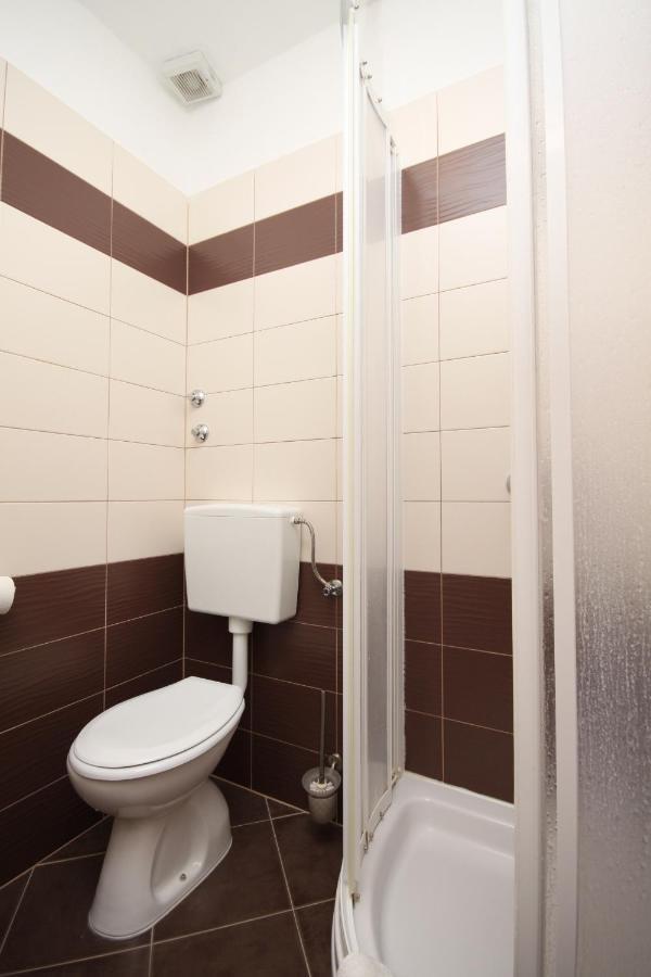 Family Friendly Apartments With A Swimming Pool Povljana, Pag - 244 外观 照片