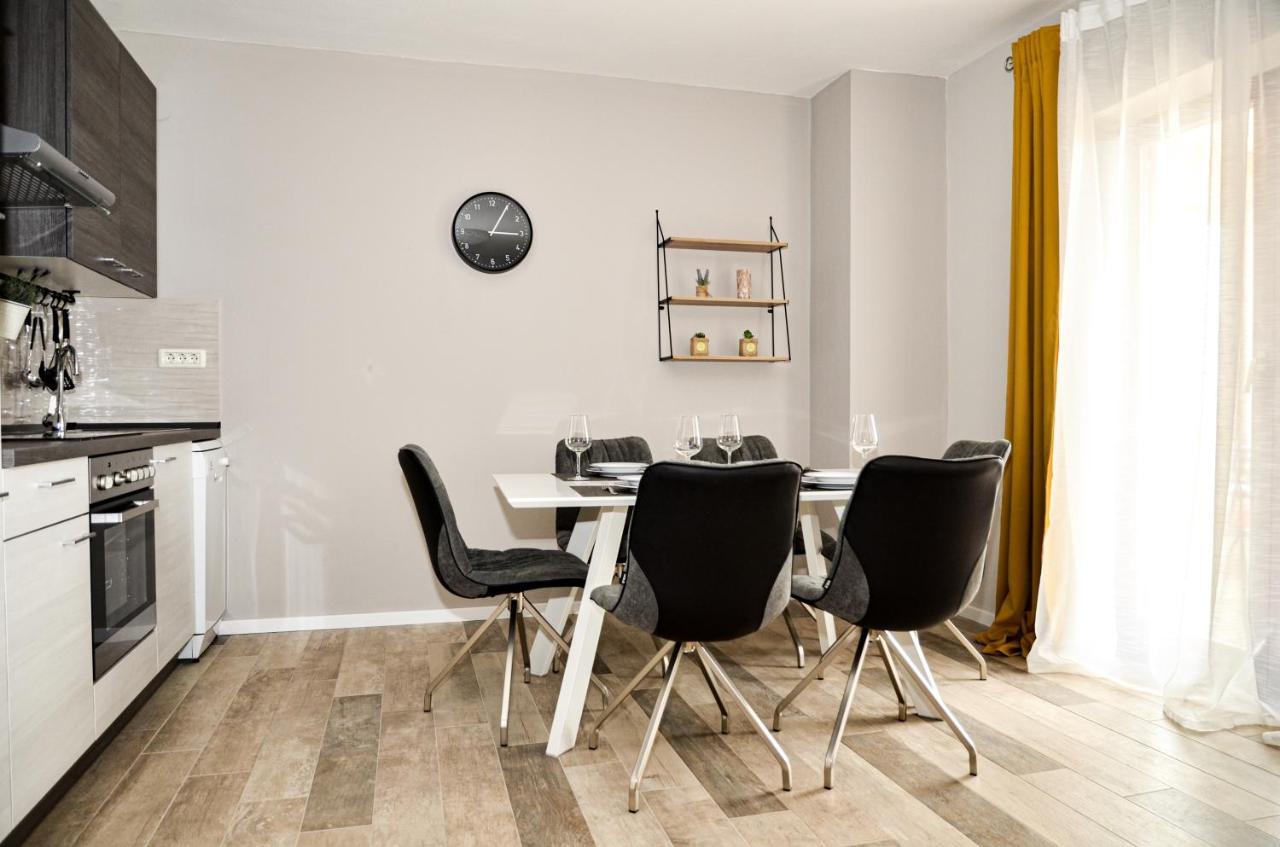 Family Friendly Apartments With A Swimming Pool Povljana, Pag - 244 外观 照片