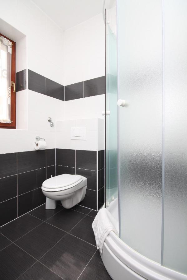 Family Friendly Apartments With A Swimming Pool Povljana, Pag - 244 外观 照片
