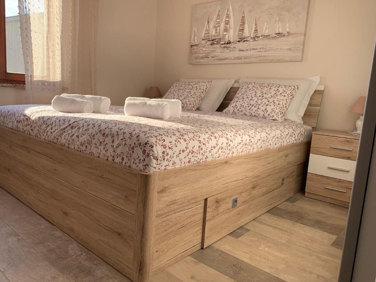 Family Friendly Apartments With A Swimming Pool Povljana, Pag - 244 外观 照片