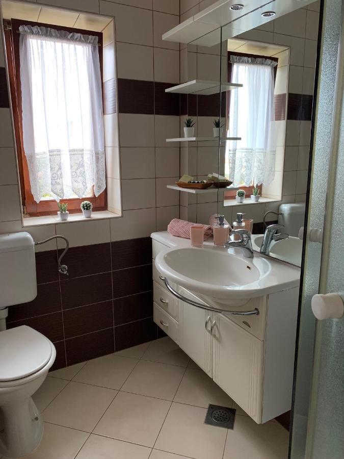 Family Friendly Apartments With A Swimming Pool Povljana, Pag - 244 外观 照片
