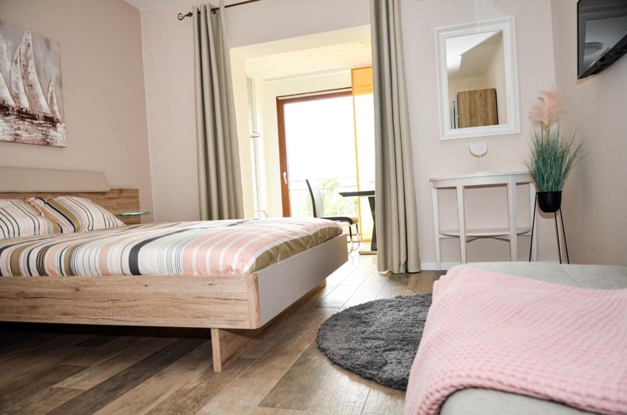 Family Friendly Apartments With A Swimming Pool Povljana, Pag - 244 外观 照片