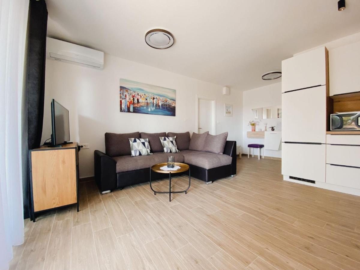Family Friendly Apartments With A Swimming Pool Povljana, Pag - 244 外观 照片