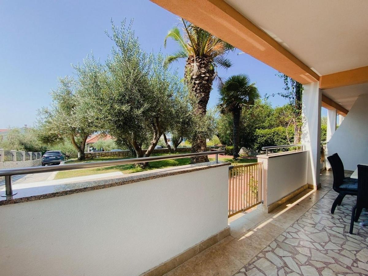 Family Friendly Apartments With A Swimming Pool Povljana, Pag - 244 外观 照片