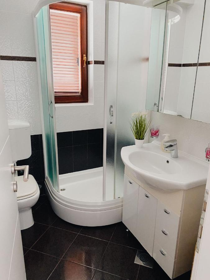 Family Friendly Apartments With A Swimming Pool Povljana, Pag - 244 外观 照片