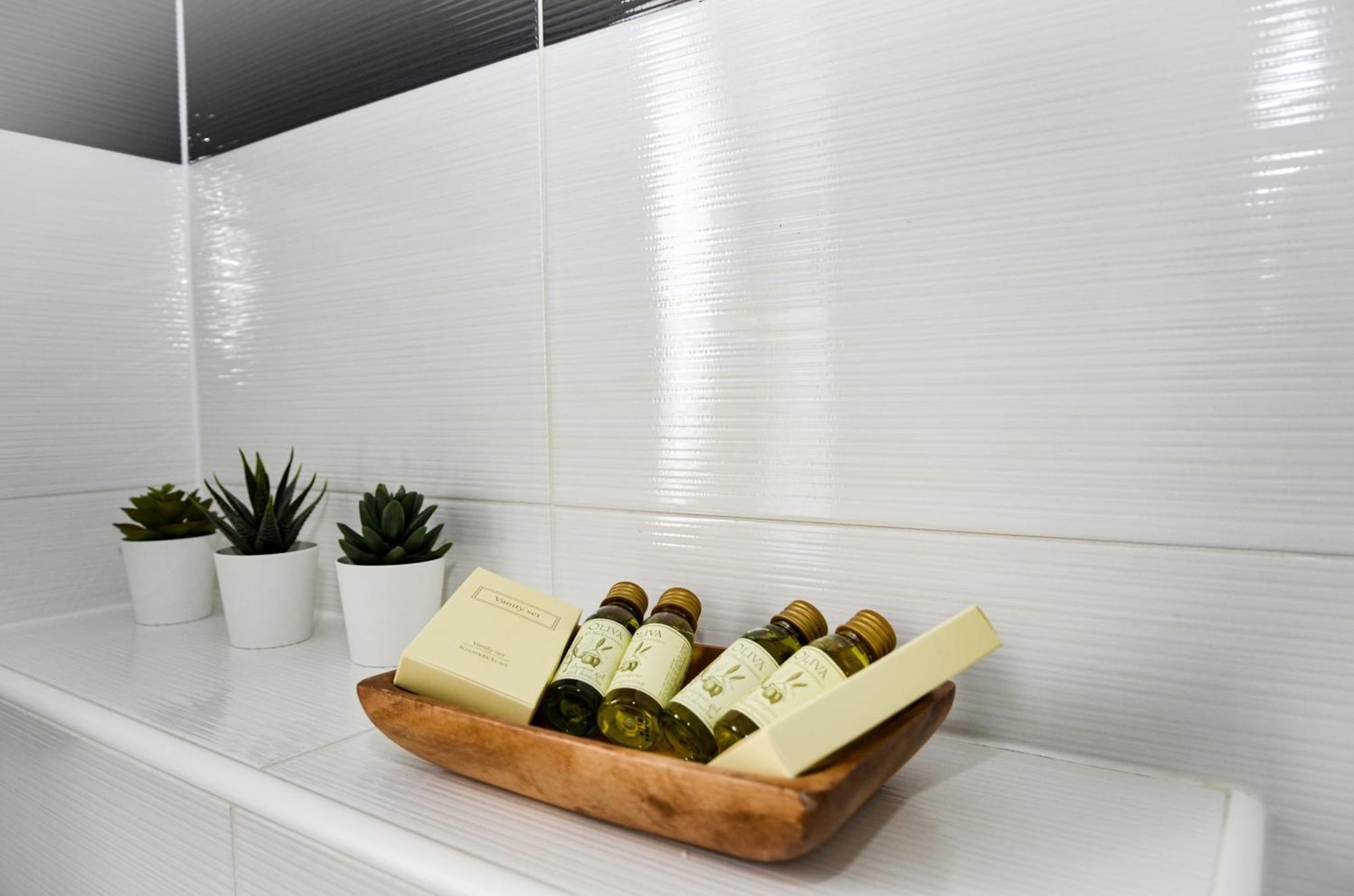 Family Friendly Apartments With A Swimming Pool Povljana, Pag - 244 客房 照片