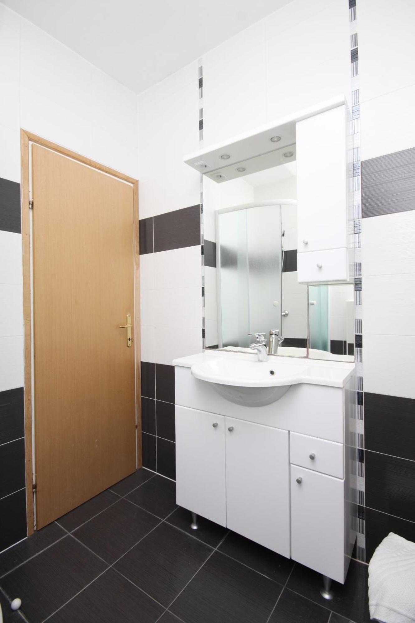 Family Friendly Apartments With A Swimming Pool Povljana, Pag - 244 客房 照片